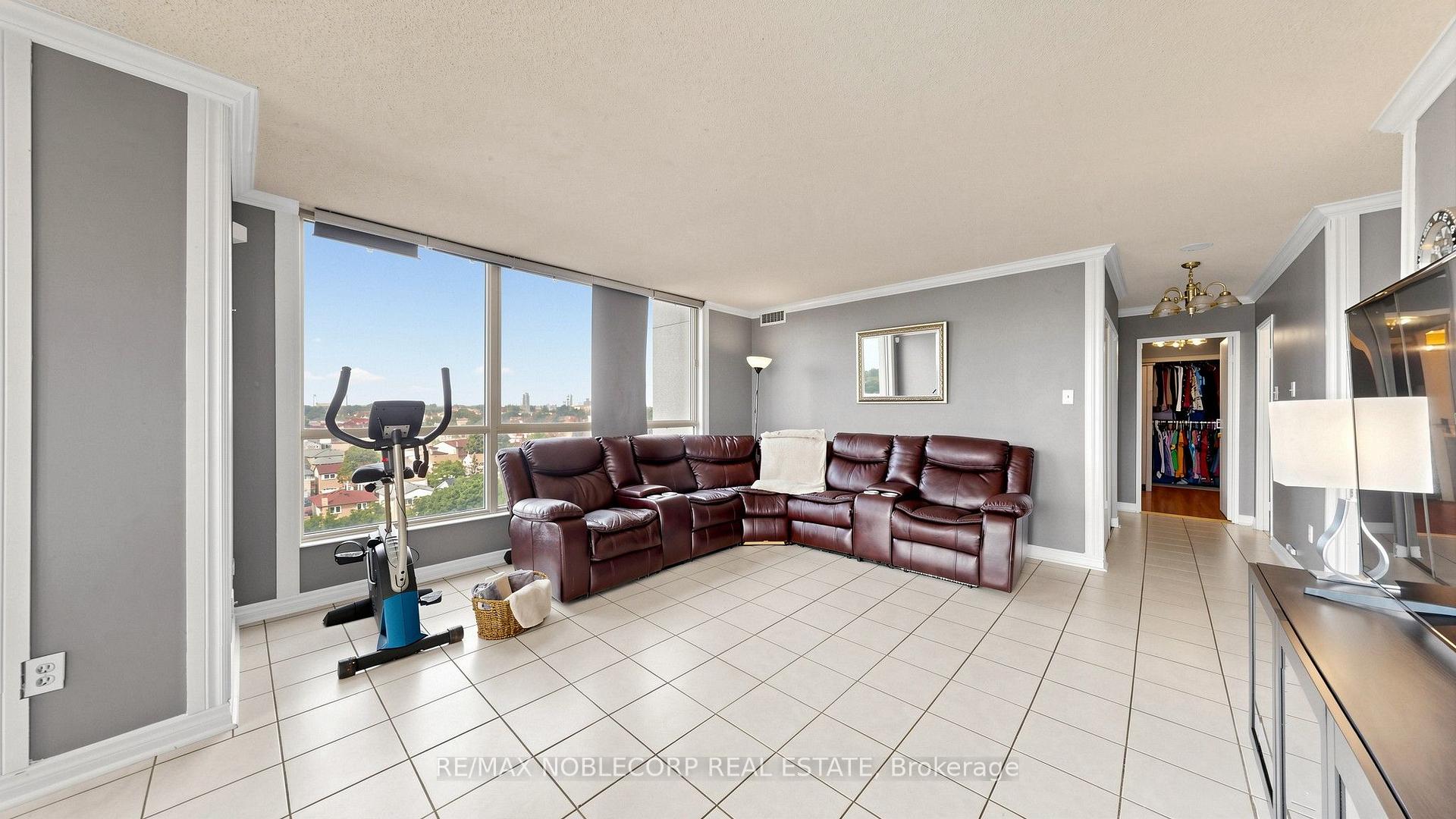 Photo 6 of Unit 804, 2901 Kipling Avenue, Etobicoke, Mount Olive-Silverstone-Jamestown — HOMEH