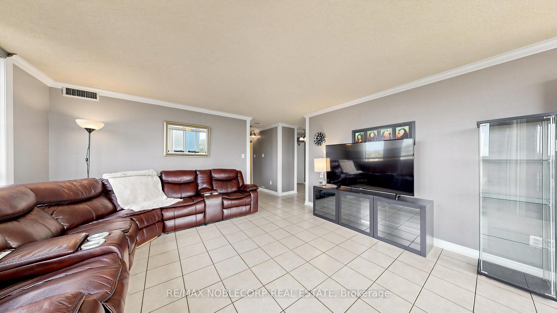 Photo 8 of Unit 804, 2901 Kipling Avenue, Etobicoke, Mount Olive-Silverstone-Jamestown — HOMEH
