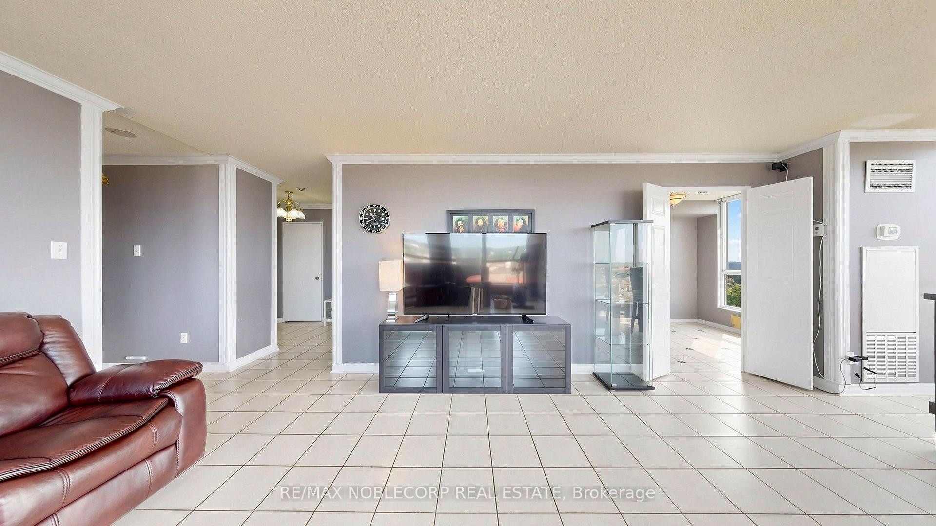 Photo 13 of Unit 804, 2901 Kipling Avenue, Etobicoke, Mount Olive-Silverstone-Jamestown — HOMEH