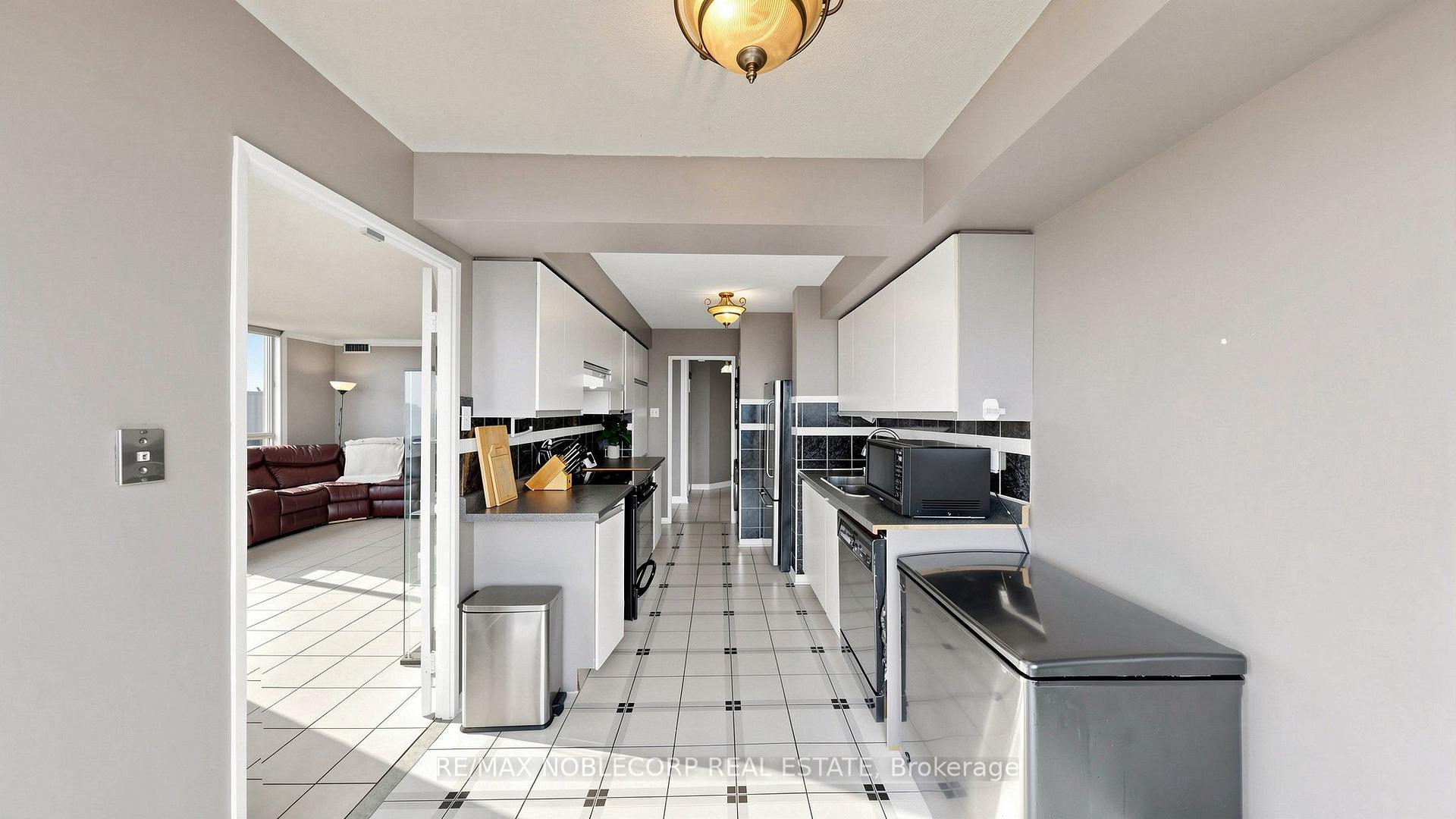 Photo 18 of Unit 804, 2901 Kipling Avenue, Etobicoke, Mount Olive-Silverstone-Jamestown — HOMEH