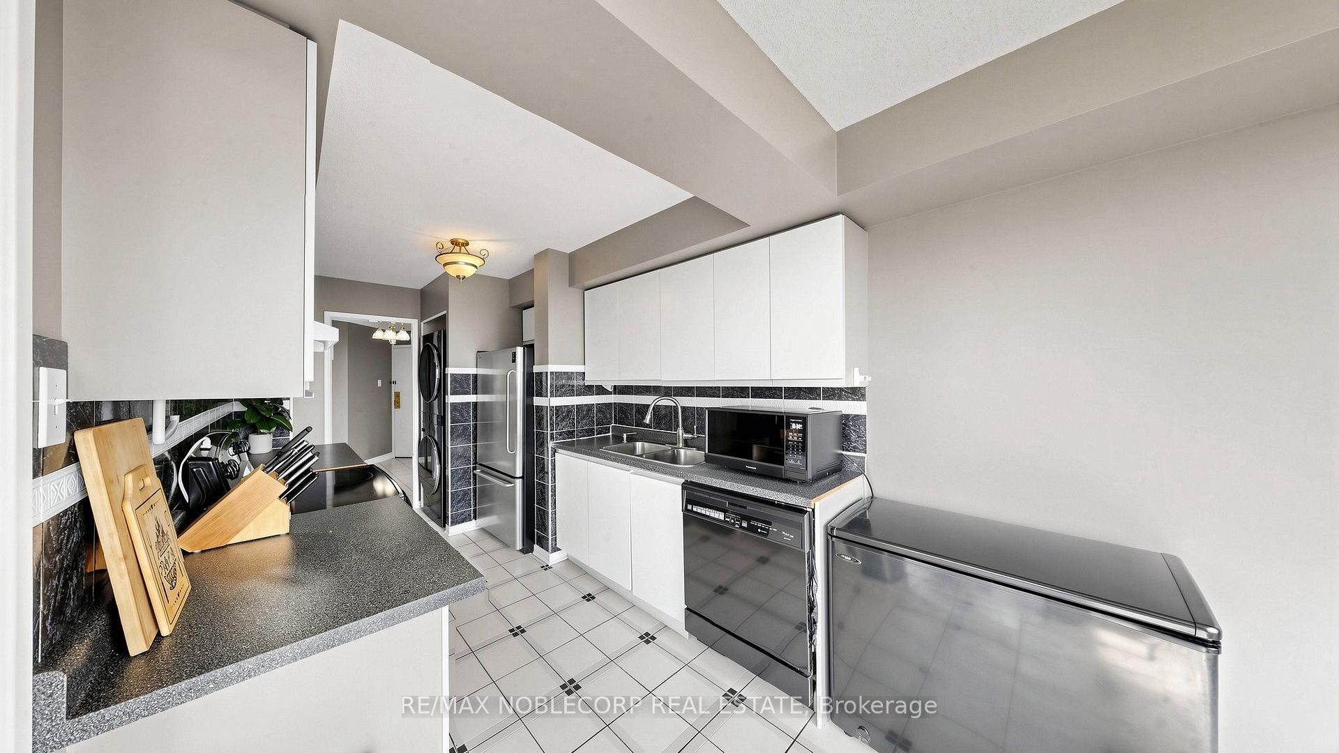 Photo 22 of Unit 804, 2901 Kipling Avenue, Etobicoke, Mount Olive-Silverstone-Jamestown — HOMEH