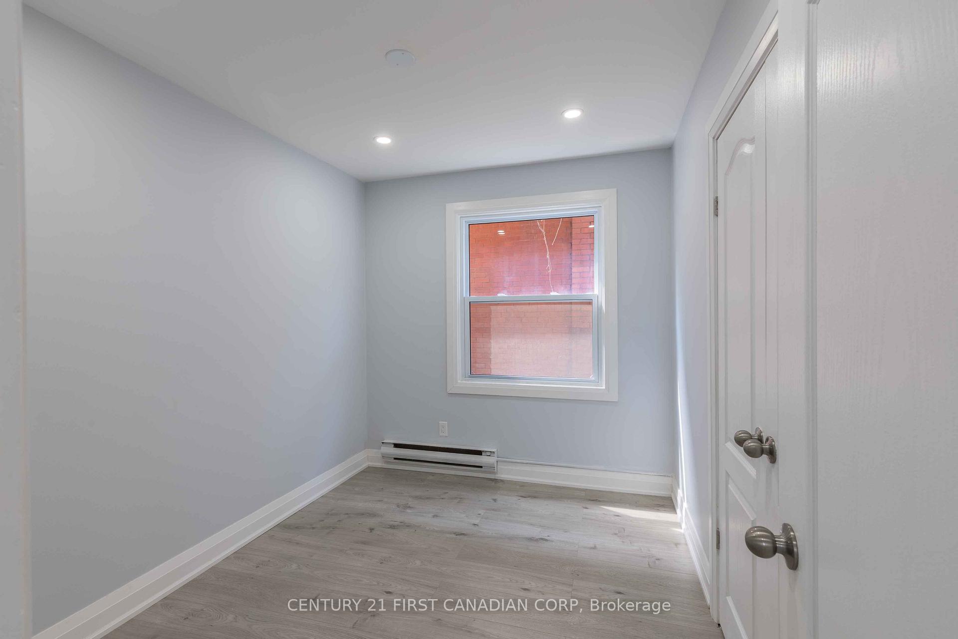 Photo 18 of 17 Carfrae Crescent, London, South F — HOMEH