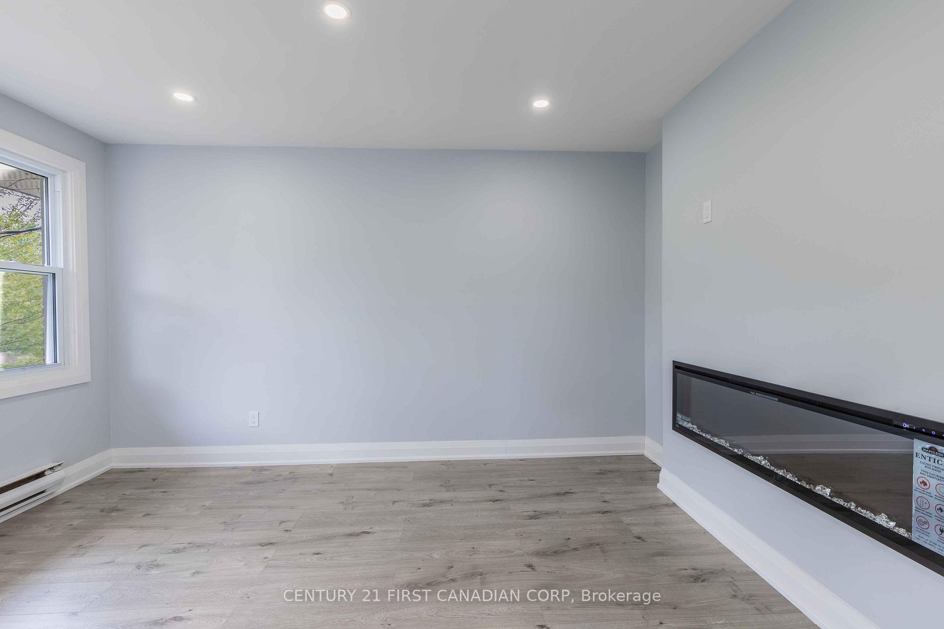 Photo 33 of 17 Carfrae Crescent, London, South F — HOMEH