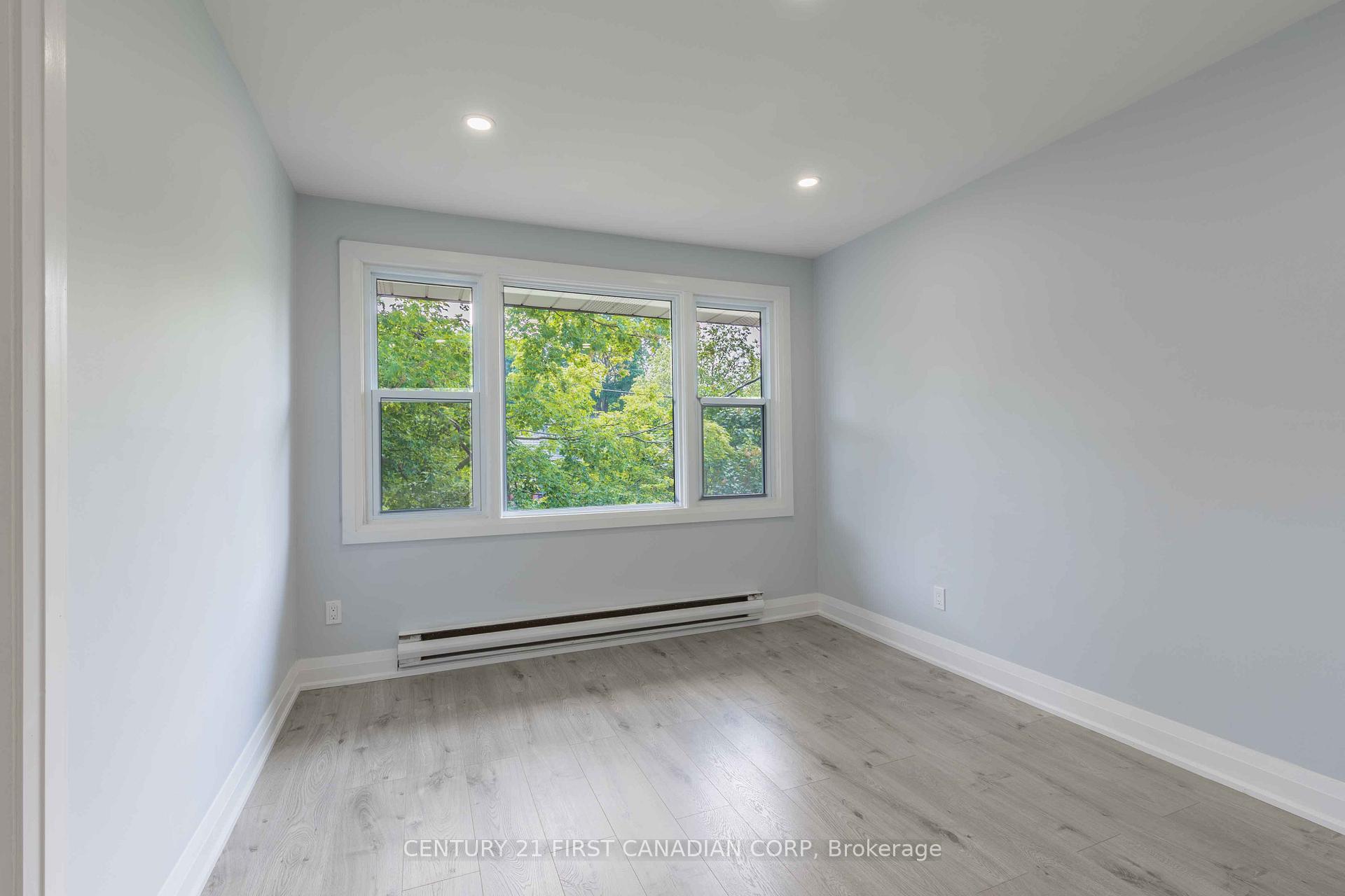 Photo 35 of 17 Carfrae Crescent, London, South F — HOMEH