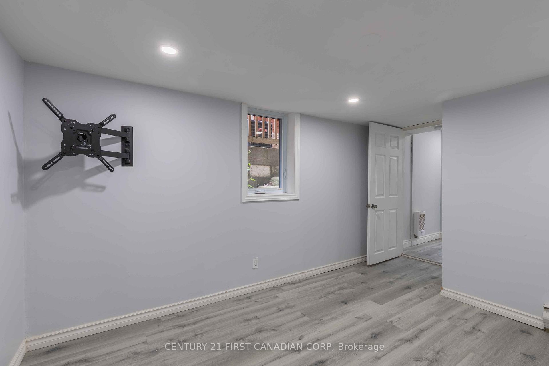 Photo 53 of 17 Carfrae Crescent, London, South F — HOMEH