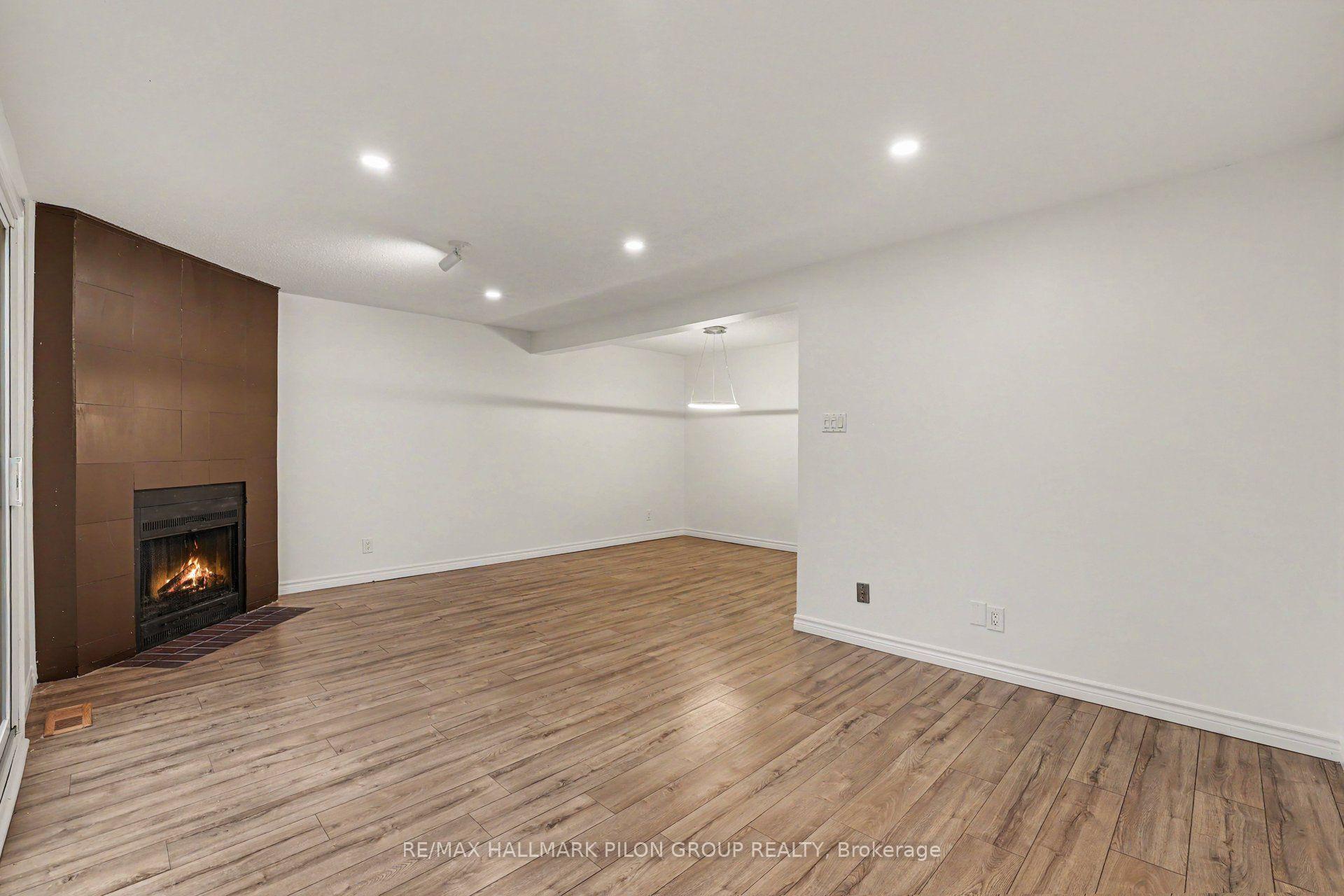 Photo 6 of 382 Duval Lane, Ottawa, Queenswood Heights South — HOMEH