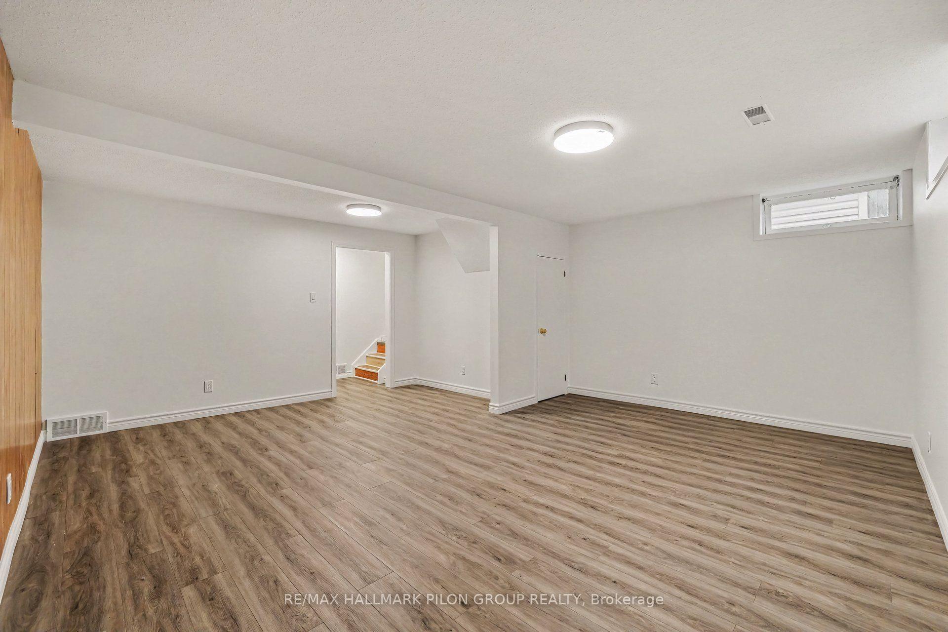 Photo 17 of 382 Duval Lane, Ottawa, Queenswood Heights South — HOMEH