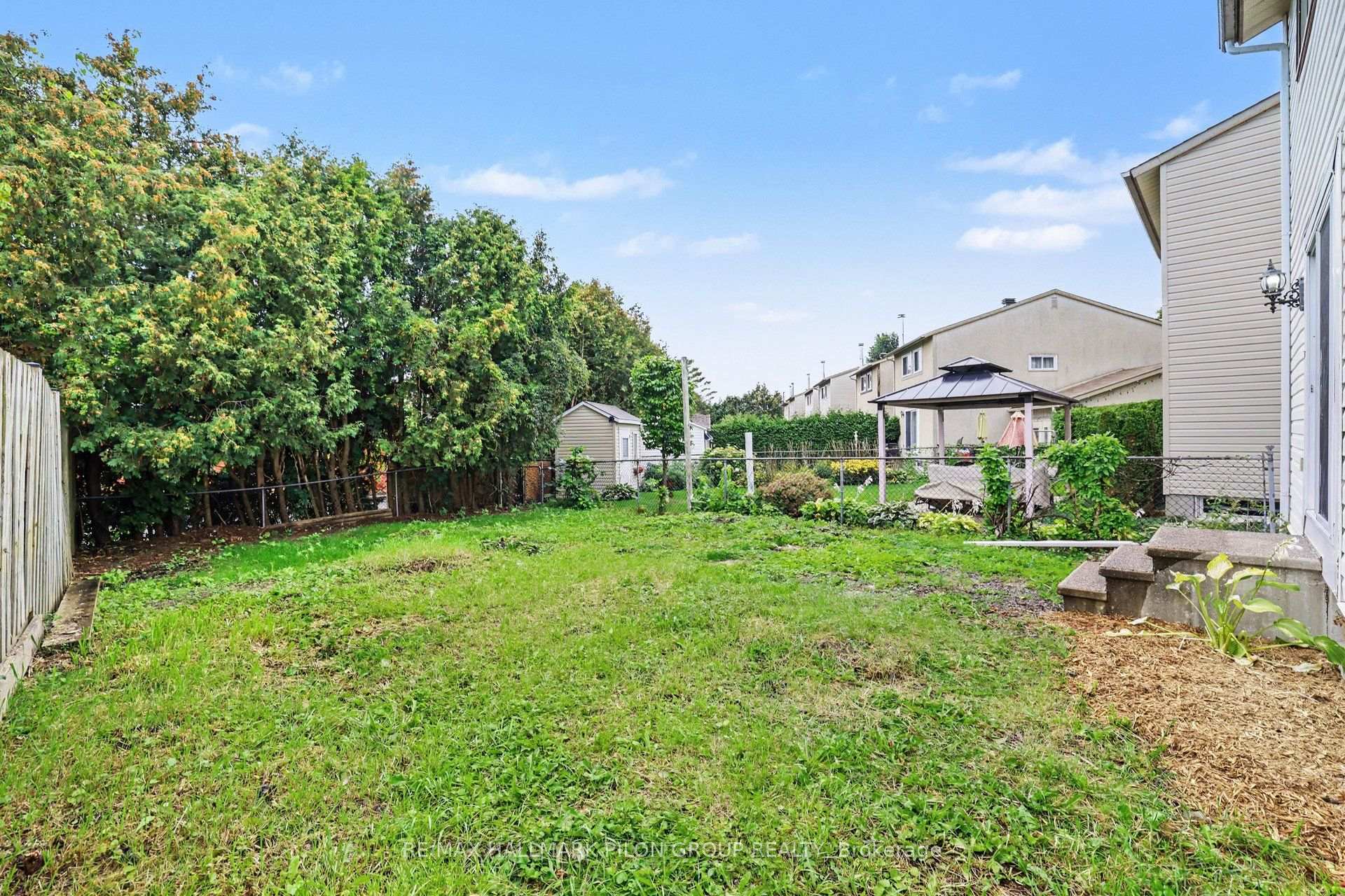 Photo 19 of 382 Duval Lane, Ottawa, Queenswood Heights South — HOMEH