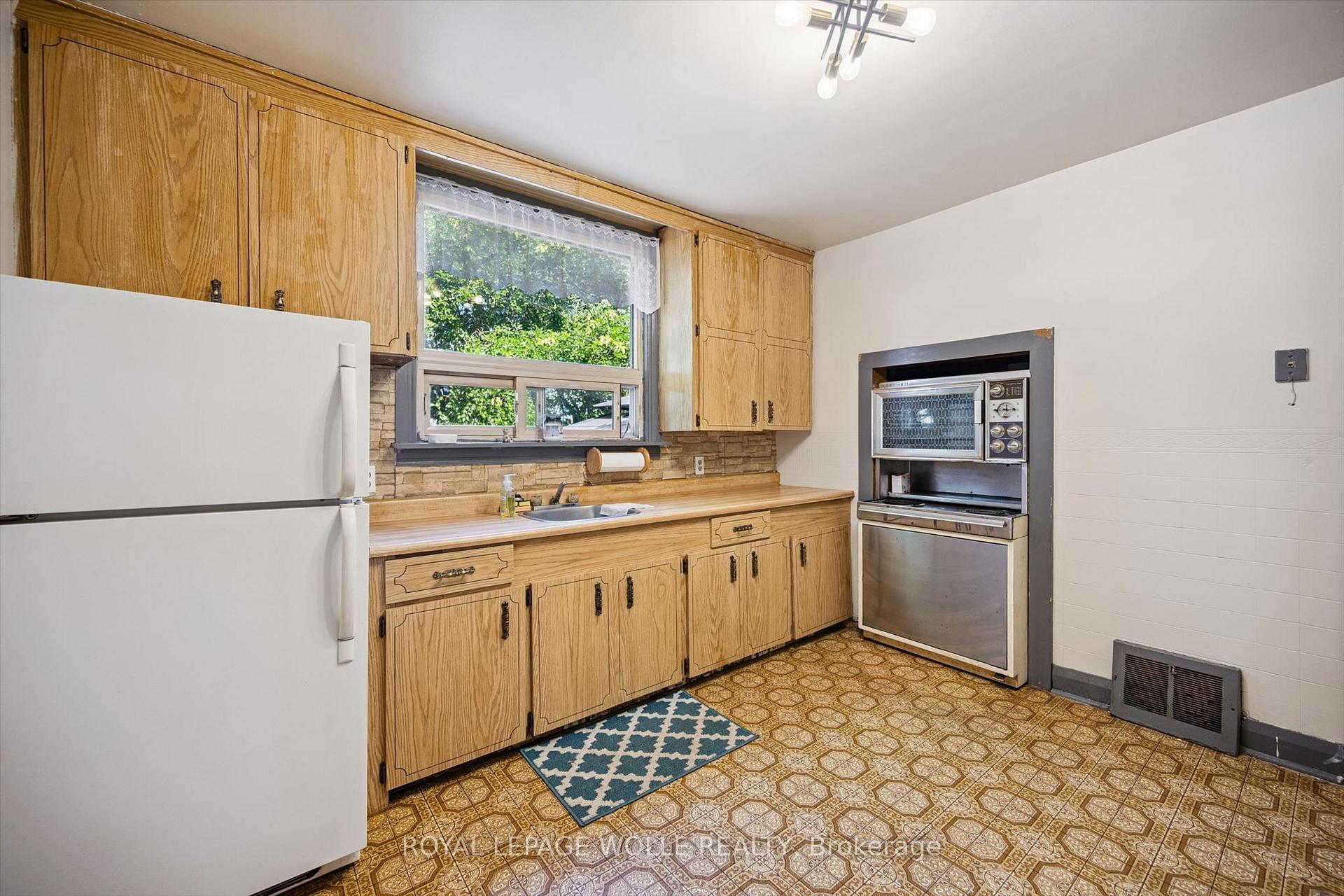 Photo 11 of 334 Blucher Boulevard, Kitchener, Northward — HOMEH