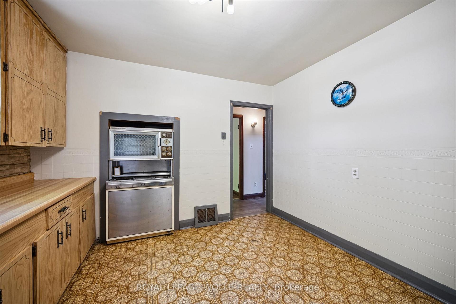 Photo 12 of 334 Blucher Boulevard, Kitchener, Northward — HOMEH