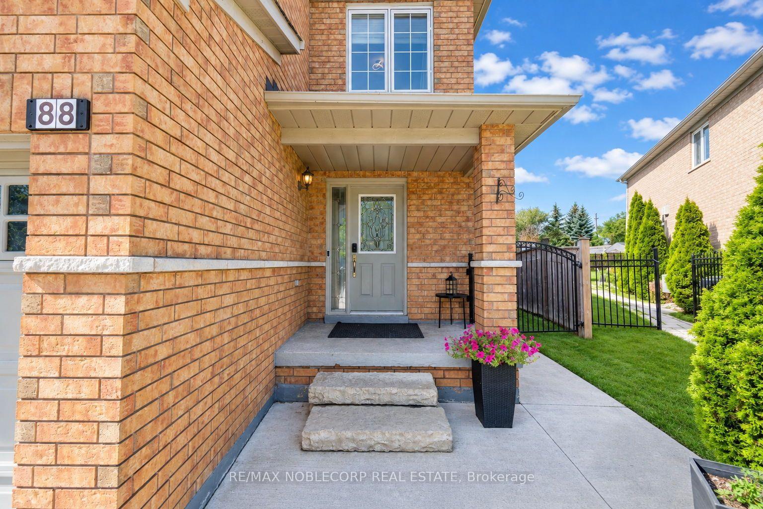 Photo 5 of 88 Humbershed Crescent, Caledon, Bolton West — HOMEH