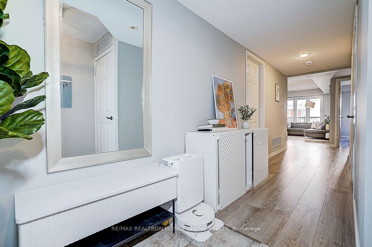 Photo 3 of 88 Louisbourg Way, Markham, Greensborough — HOMEH