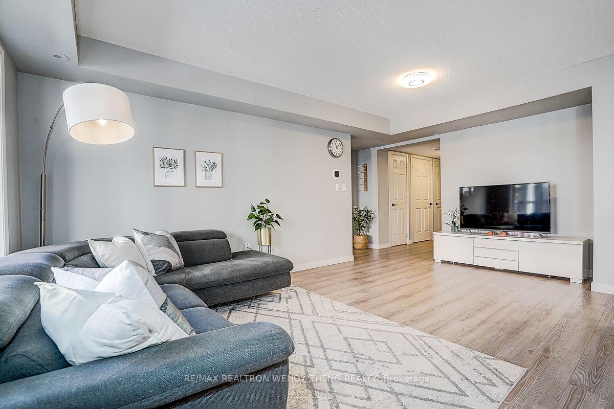 Photo 8 of 88 Louisbourg Way, Markham, Greensborough — HOMEH