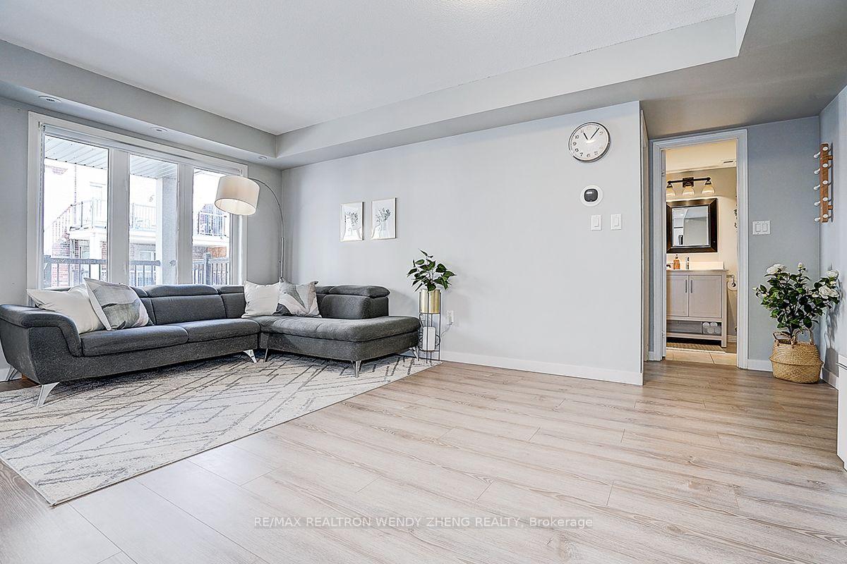 Photo 9 of 88 Louisbourg Way, Markham, Greensborough — HOMEH