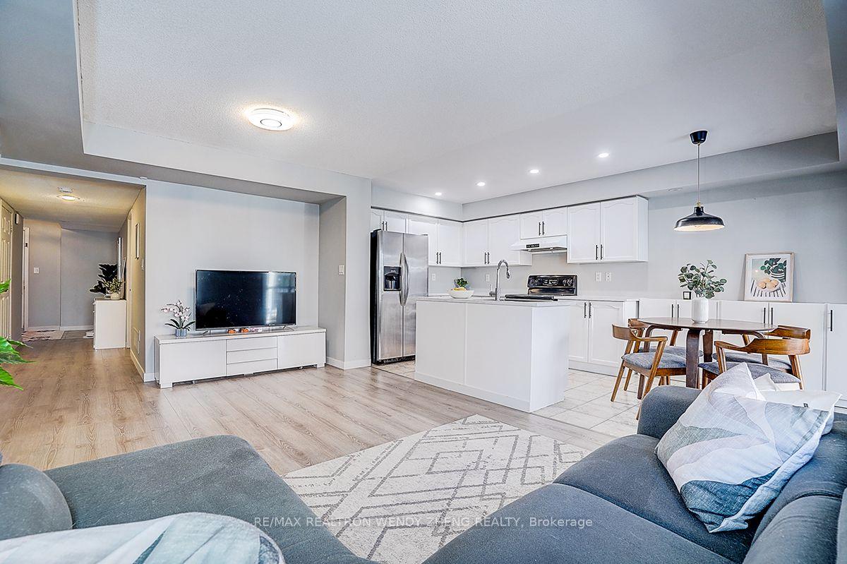 Photo 10 of 88 Louisbourg Way, Markham, Greensborough — HOMEH