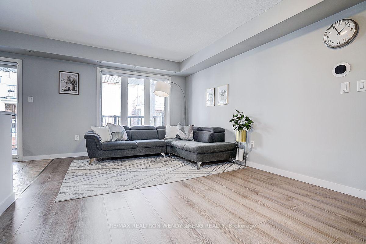 Photo 11 of 88 Louisbourg Way, Markham, Greensborough — HOMEH