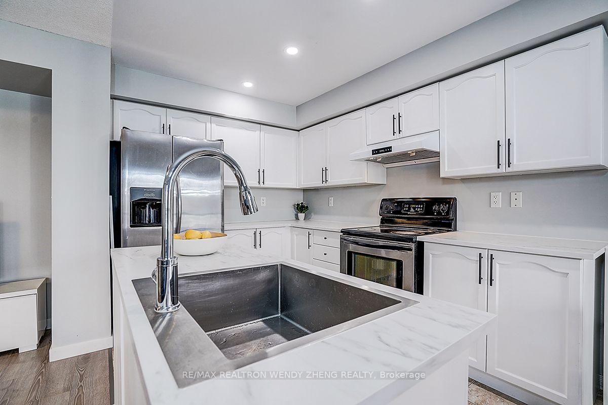 Photo 14 of 88 Louisbourg Way, Markham, Greensborough — HOMEH