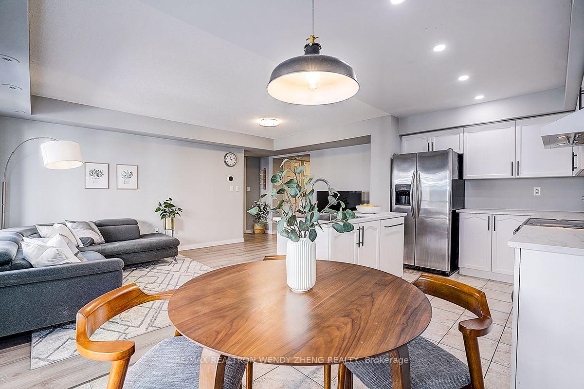 Photo 17 of 88 Louisbourg Way, Markham, Greensborough — HOMEH