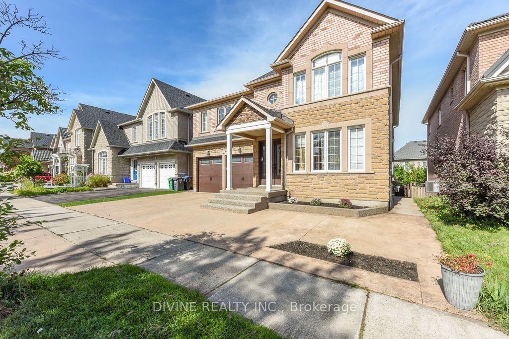 Photo 2 of 4911 Maxine Place, Mississauga, Hurontario — HOMEH