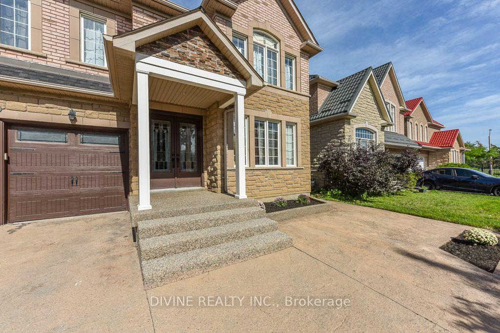 Photo 3 of 4911 Maxine Place, Mississauga, Hurontario — HOMEH