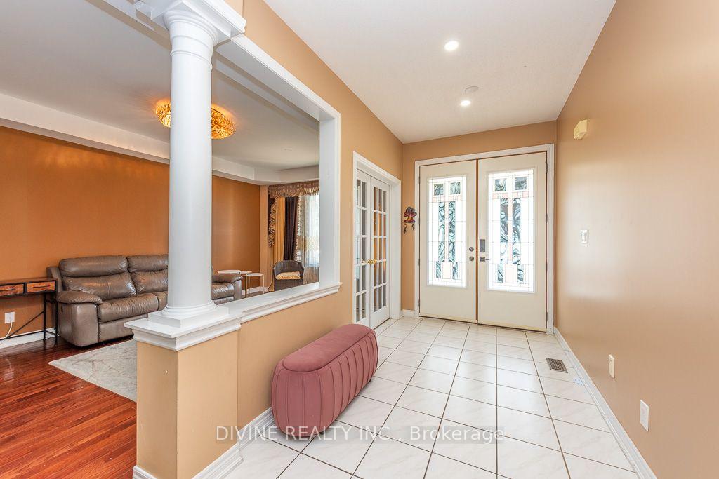 Photo 4 of 4911 Maxine Place, Mississauga, Hurontario — HOMEH