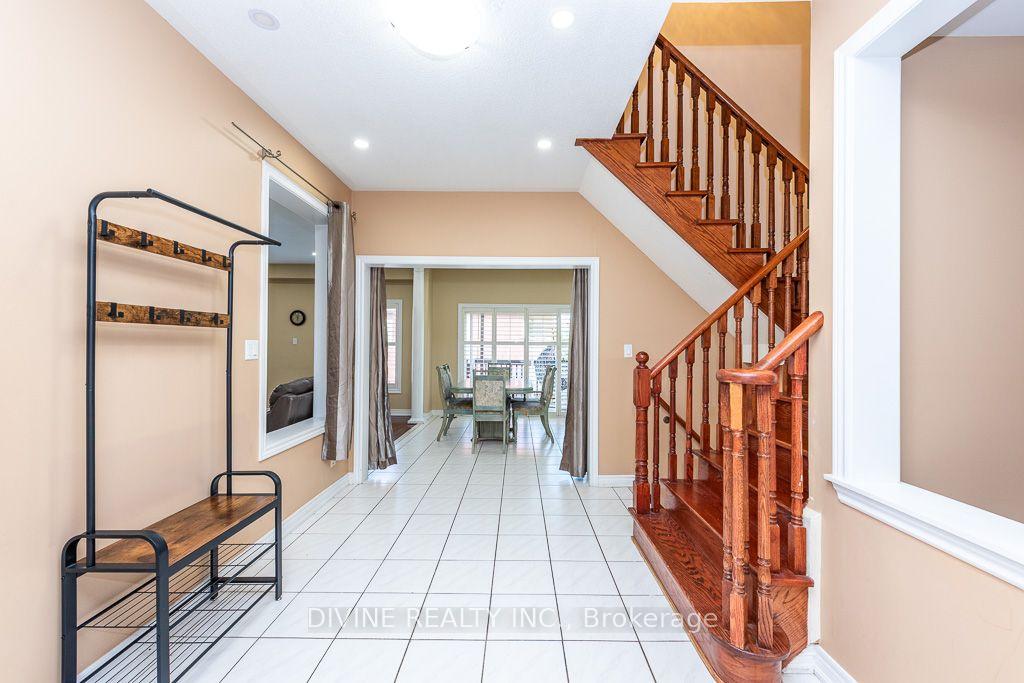 Photo 5 of 4911 Maxine Place, Mississauga, Hurontario — HOMEH
