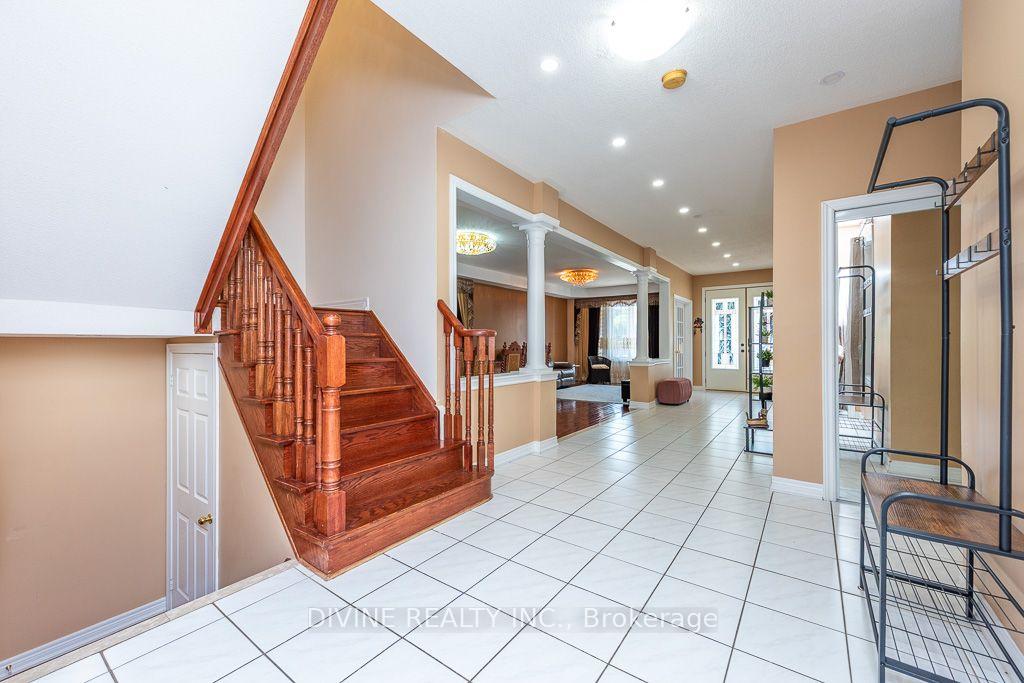 Photo 6 of 4911 Maxine Place, Mississauga, Hurontario — HOMEH