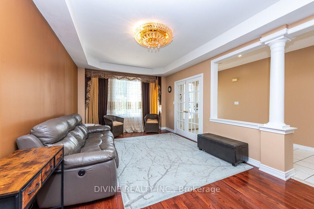 Photo 9 of 4911 Maxine Place, Mississauga, Hurontario — HOMEH