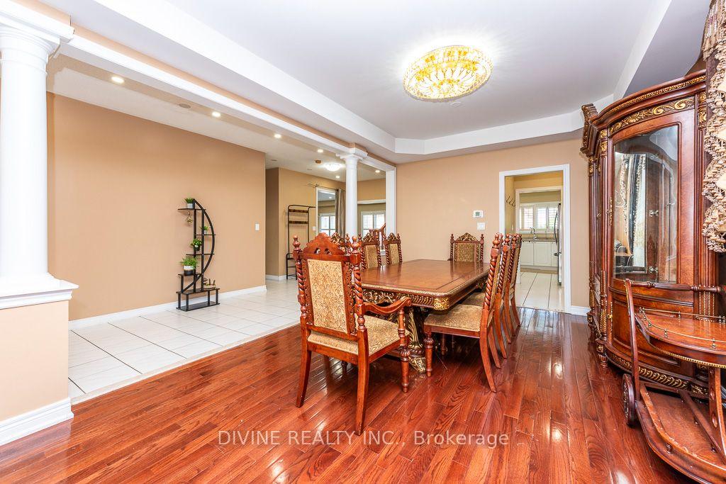 Photo 10 of 4911 Maxine Place, Mississauga, Hurontario — HOMEH
