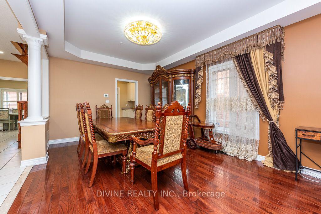 Photo 11 of 4911 Maxine Place, Mississauga, Hurontario — HOMEH