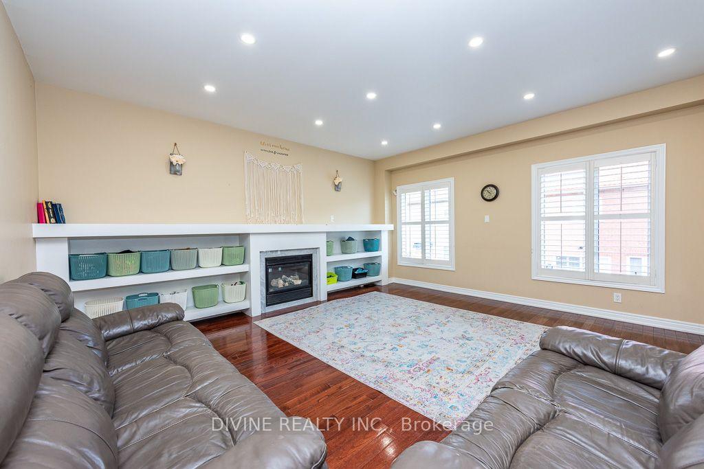 Photo 13 of 4911 Maxine Place, Mississauga, Hurontario — HOMEH
