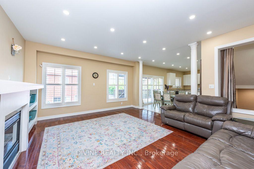 Photo 14 of 4911 Maxine Place, Mississauga, Hurontario — HOMEH