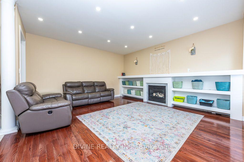 Photo 15 of 4911 Maxine Place, Mississauga, Hurontario — HOMEH