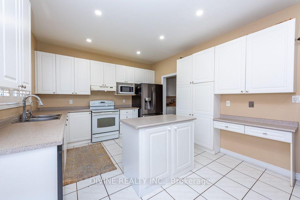Photo 16 of 4911 Maxine Place, Mississauga, Hurontario — HOMEH