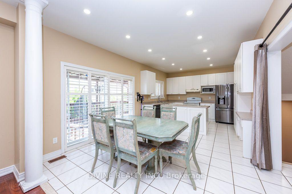 Photo 17 of 4911 Maxine Place, Mississauga, Hurontario — HOMEH