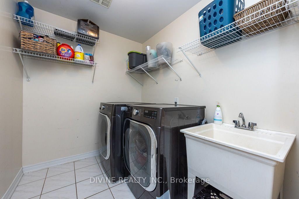 Photo 20 of 4911 Maxine Place, Mississauga, Hurontario — HOMEH