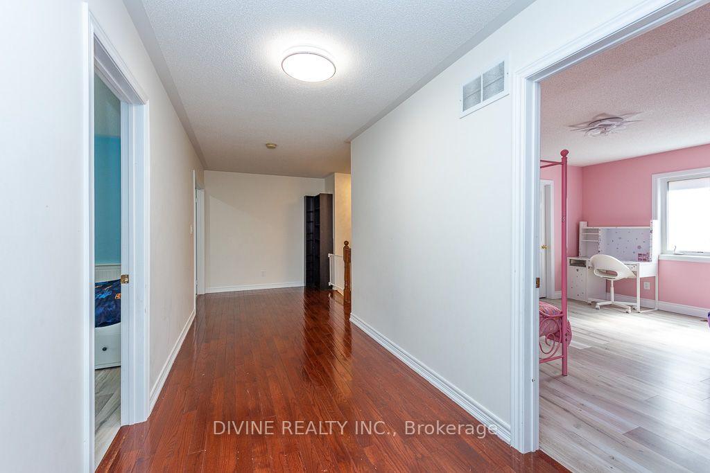 Photo 23 of 4911 Maxine Place, Mississauga, Hurontario — HOMEH
