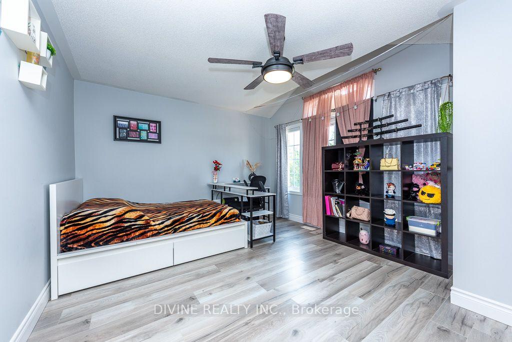 Photo 31 of 4911 Maxine Place, Mississauga, Hurontario — HOMEH