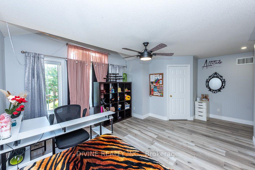 Photo 32 of 4911 Maxine Place, Mississauga, Hurontario — HOMEH