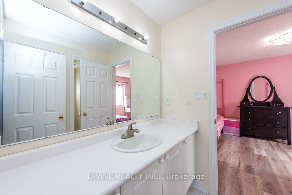 Photo 35 of 4911 Maxine Place, Mississauga, Hurontario — HOMEH