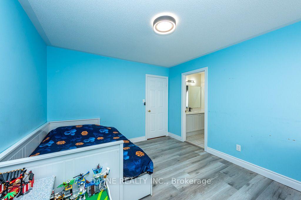 Photo 37 of 4911 Maxine Place, Mississauga, Hurontario — HOMEH