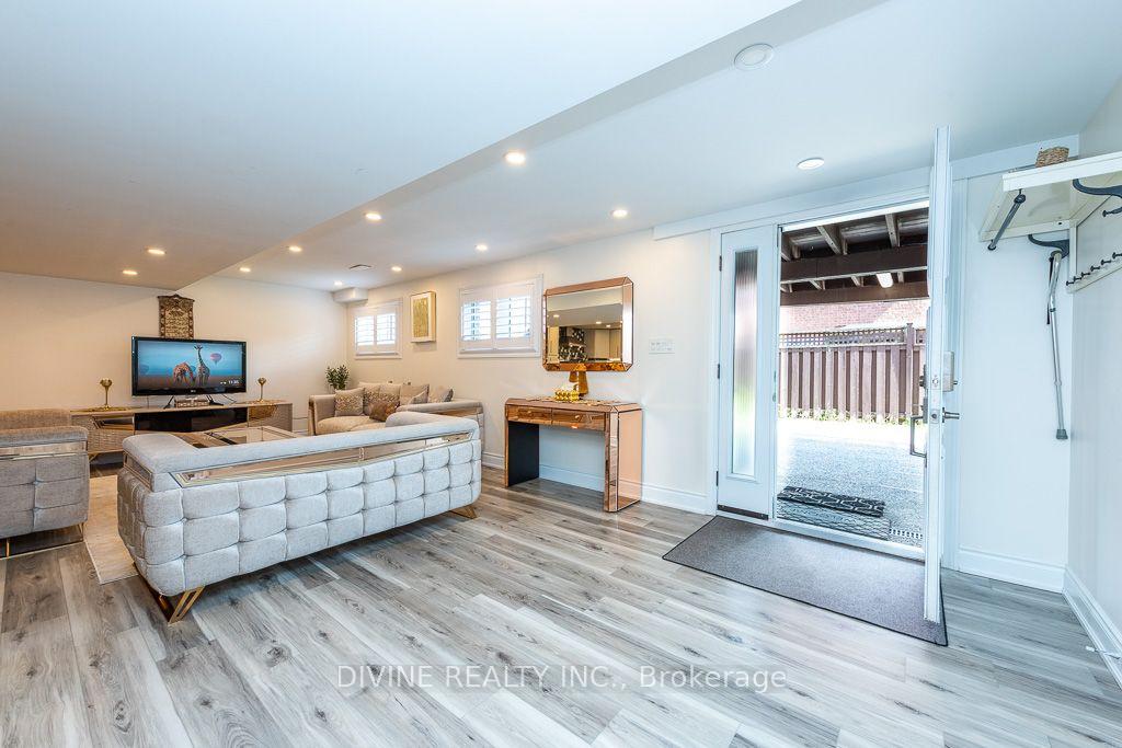 Photo 38 of 4911 Maxine Place, Mississauga, Hurontario — HOMEH