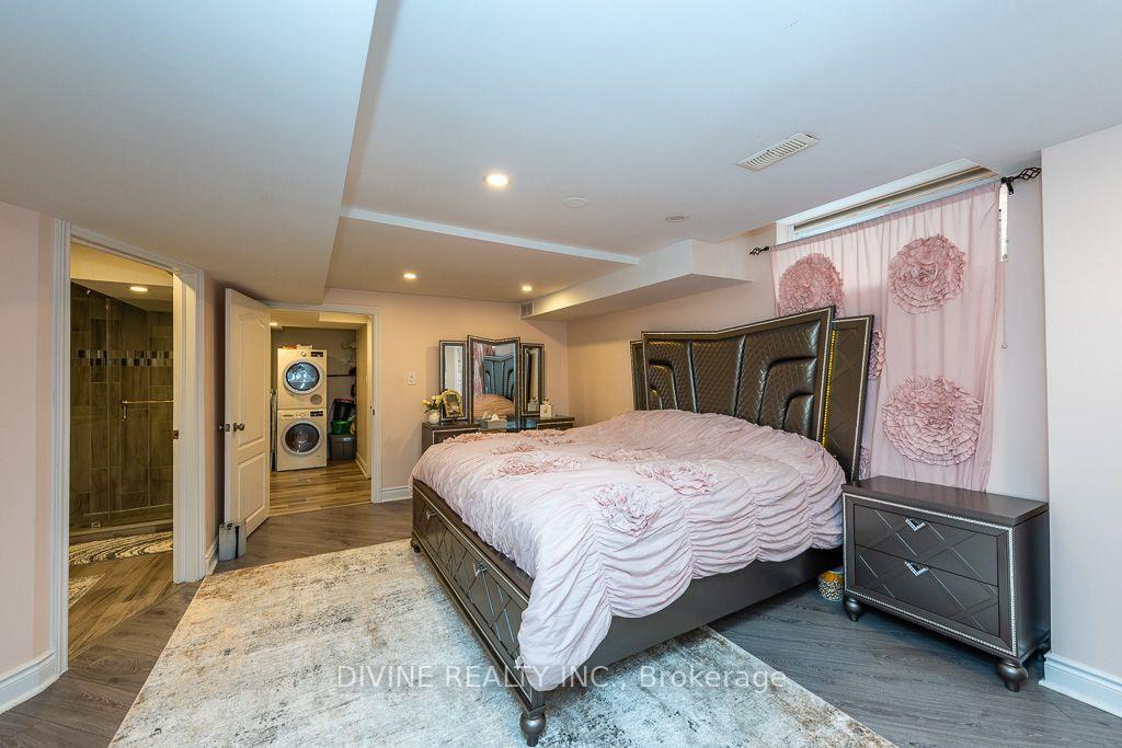 Photo 42 of 4911 Maxine Place, Mississauga, Hurontario — HOMEH