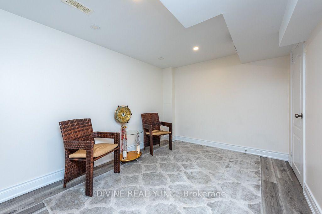 Photo 44 of 4911 Maxine Place, Mississauga, Hurontario — HOMEH
