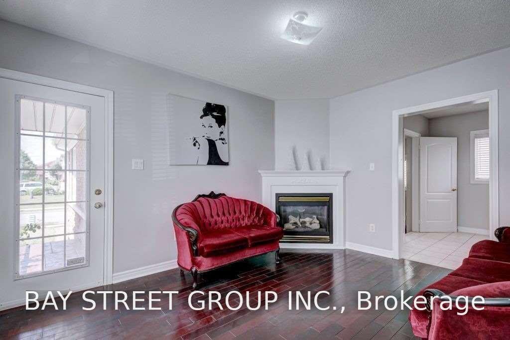 Photo 4 of Unit Upper, 45 Whitewash Way, Brampton, Fletcher's Creek Village — HOMEH