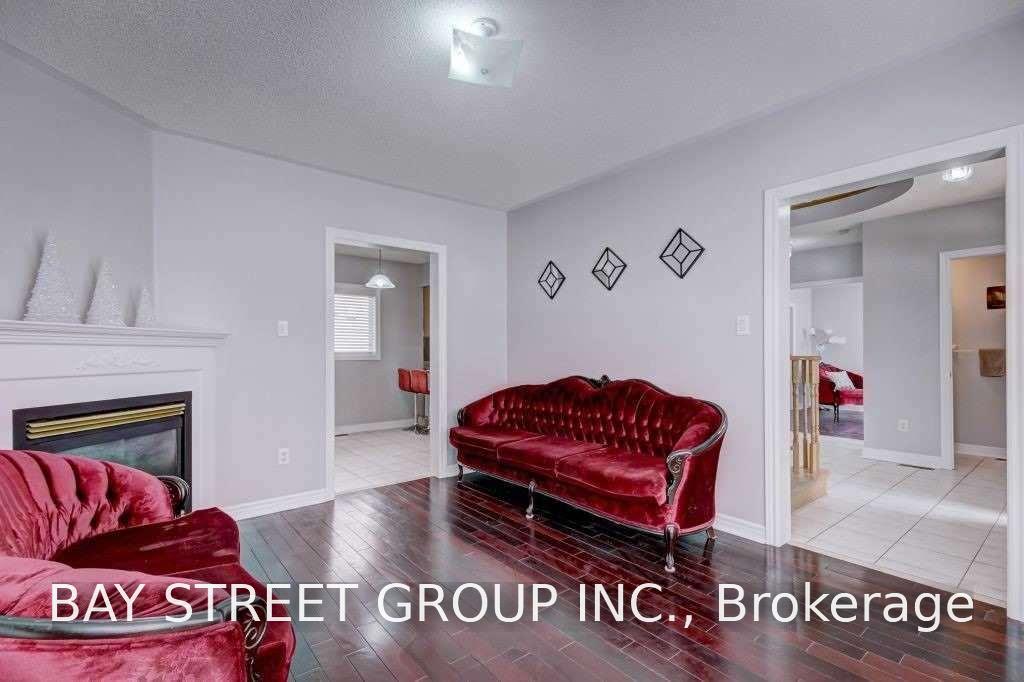 Photo 5 of Unit Upper, 45 Whitewash Way, Brampton, Fletcher's Creek Village — HOMEH