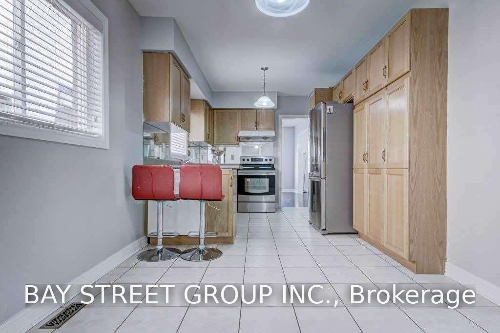 Photo 7 of Unit Upper, 45 Whitewash Way, Brampton, Fletcher's Creek Village — HOMEH