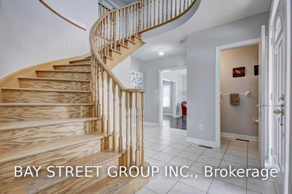 Photo 10 of Unit Upper, 45 Whitewash Way, Brampton, Fletcher's Creek Village — HOMEH