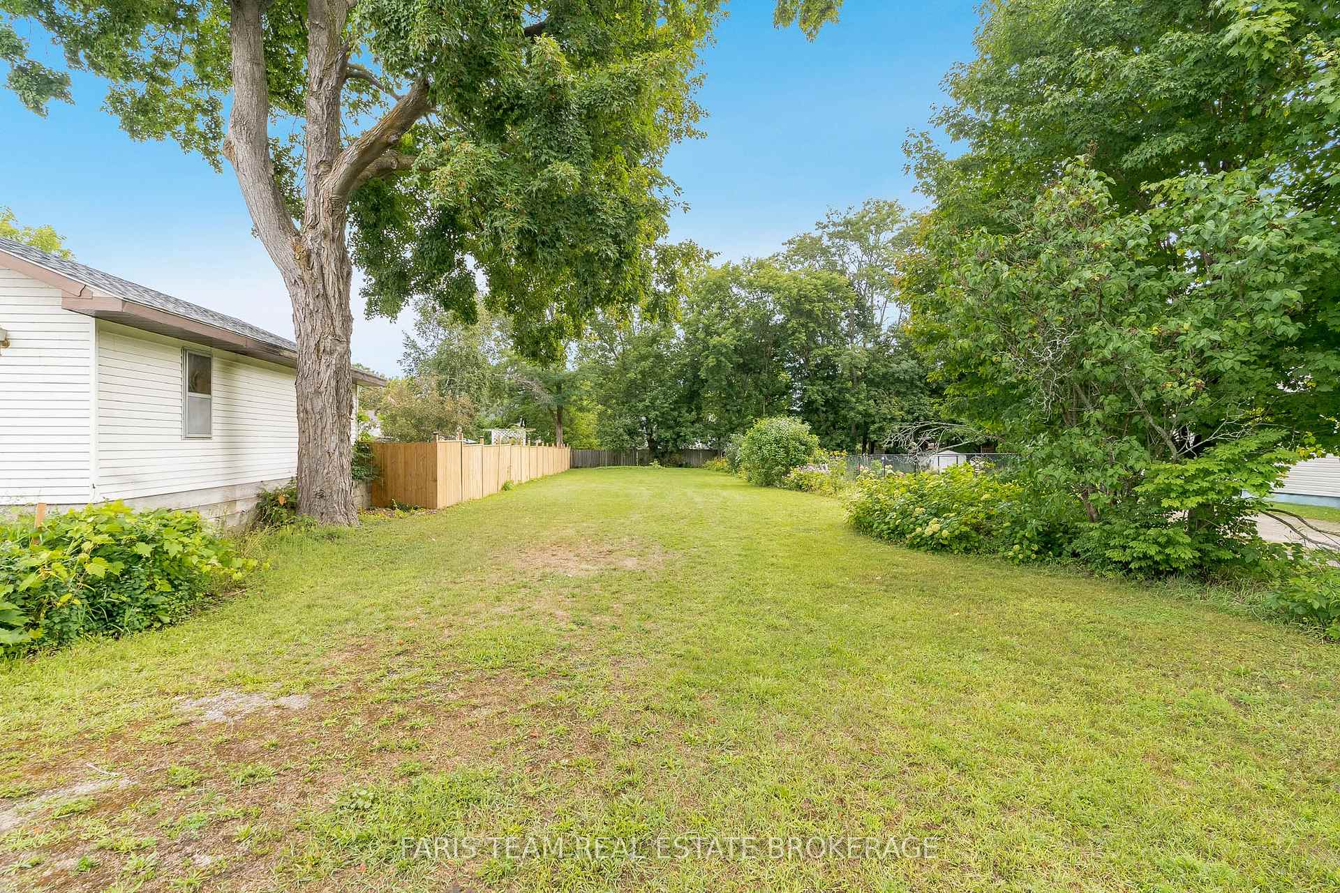 Photo 2 of 305 Ouida Street, Tay, Waubaushene — HOMEH