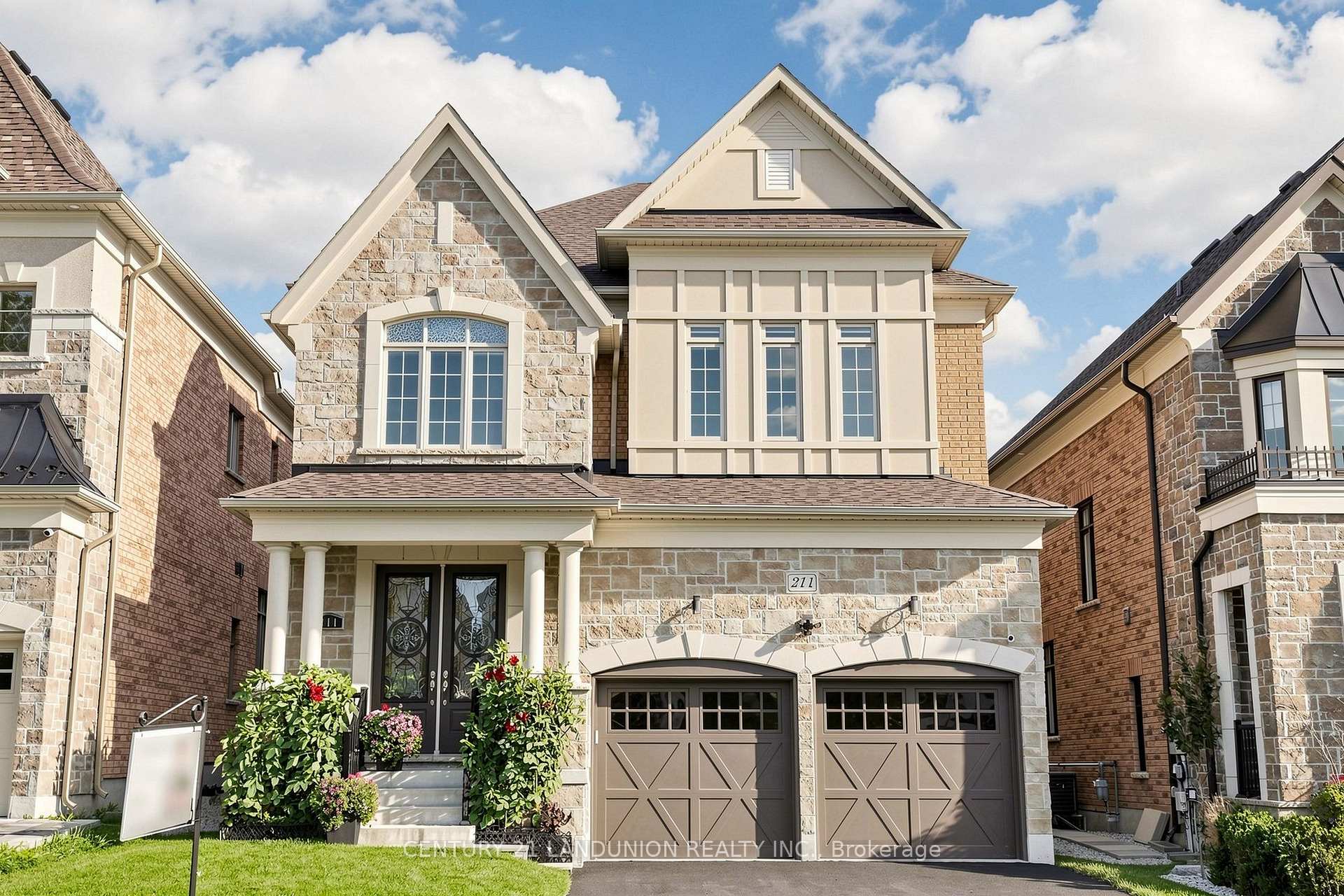 Photo 2 of 211 Touch Gold Crescent, Aurora, Bayview Southeast — HOMEH